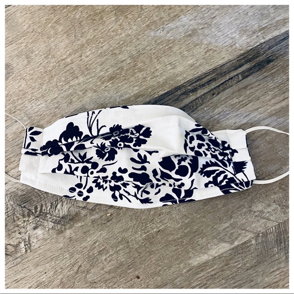 ✨PICK ANY 2 SALE ✨MADE IN THE USA FACE MASK - Picture 6 of 8